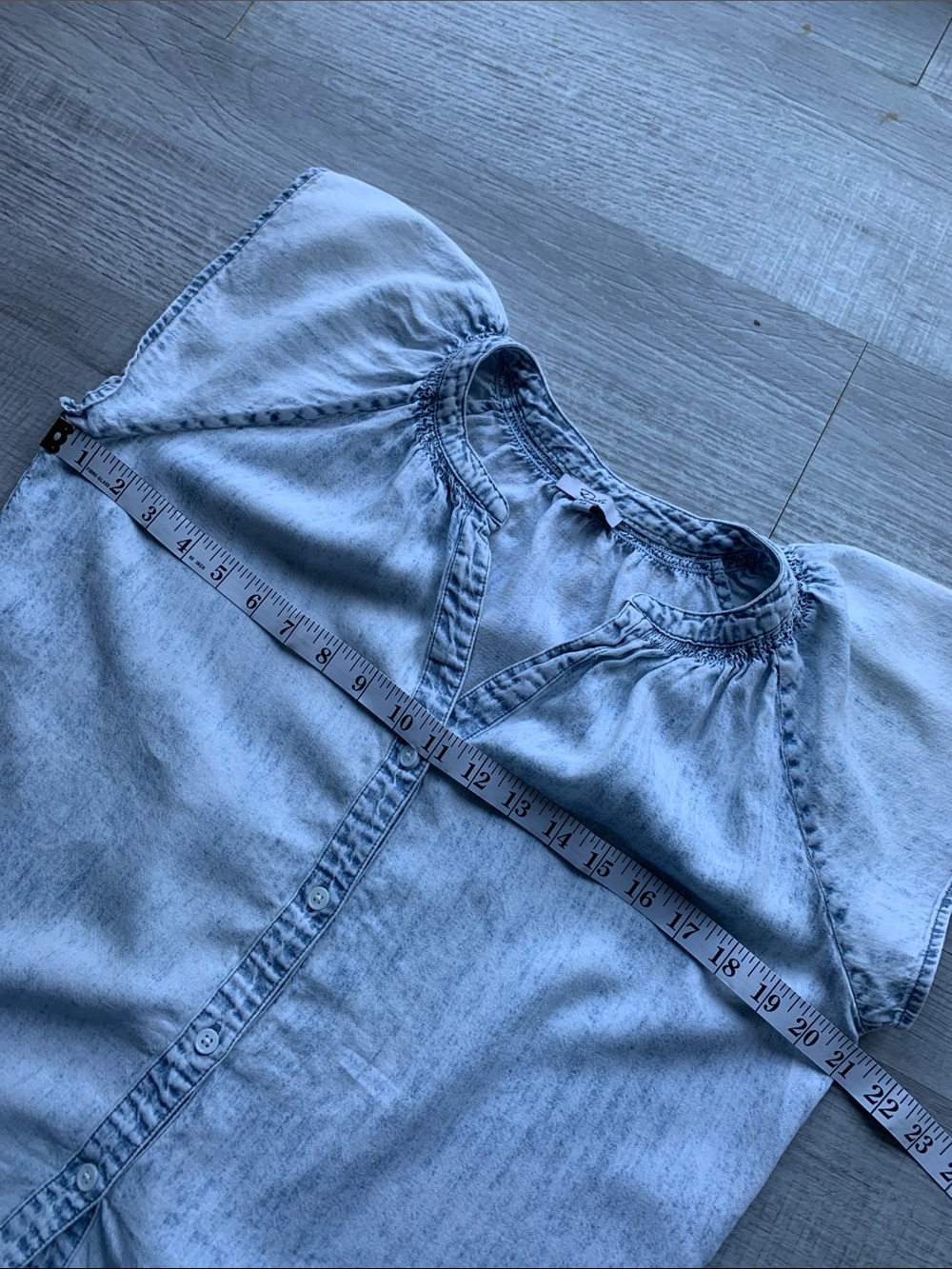 Rails Light Acid Wash Chambray Flutter Sleeve Alena Blouse, Size XS (oversized) - Picture 7 of 11